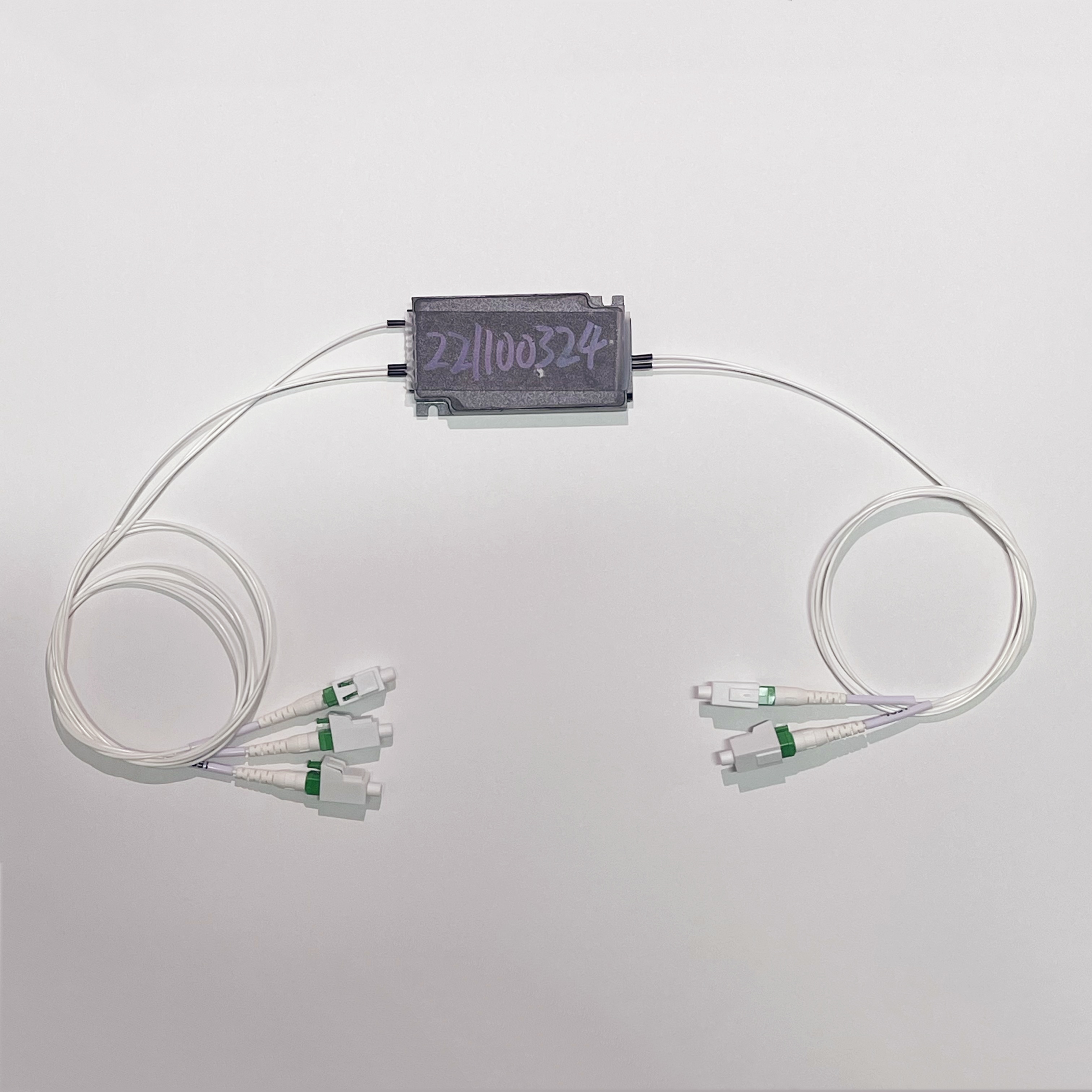 4通道1271-1331nm或ITU，典型插損0.8dB，自由空間二維平面結(jié)構(gòu)，