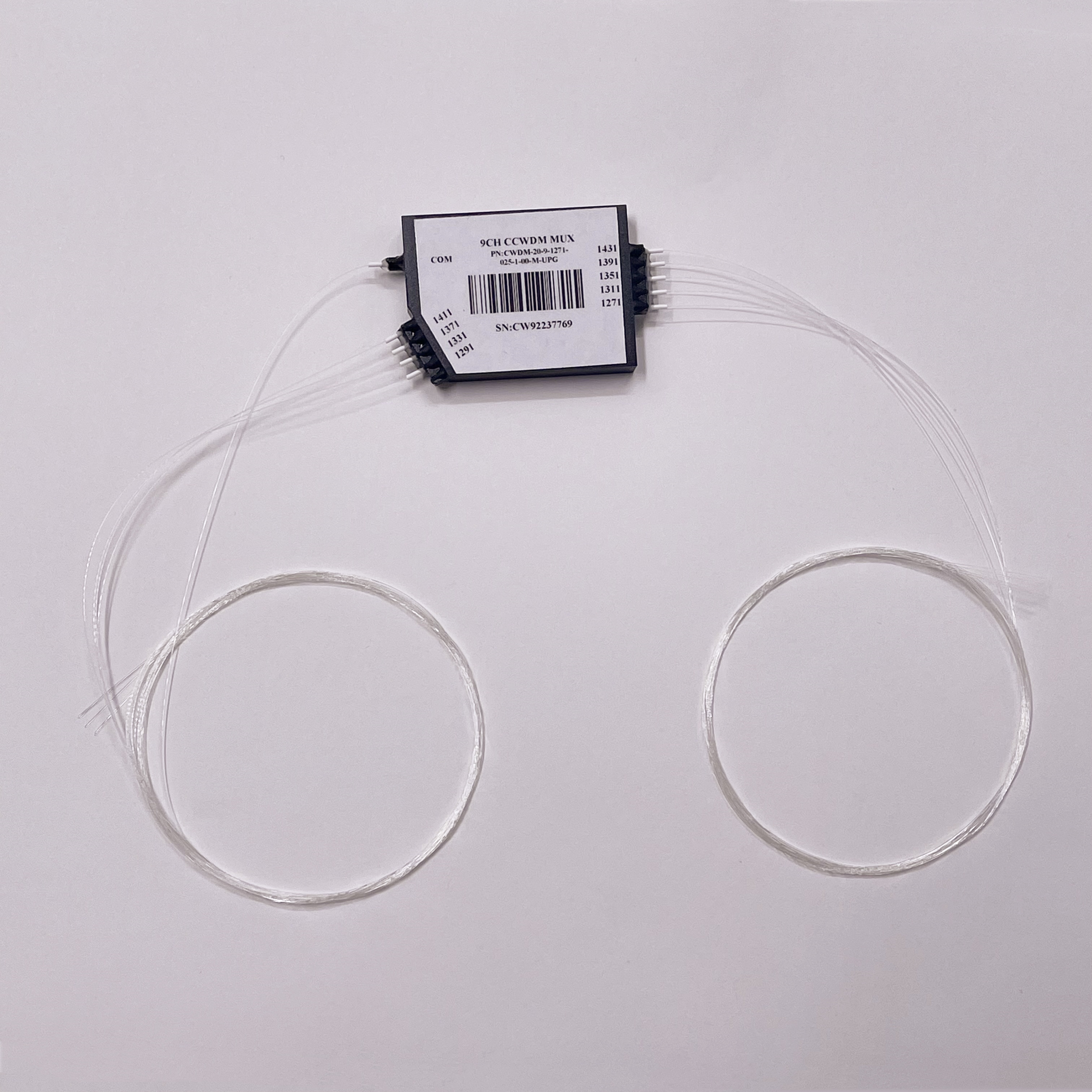 9 通道1271-1431nm或ITU，典型插損1.4dB，自由空間二維平面結(jié)構(gòu)